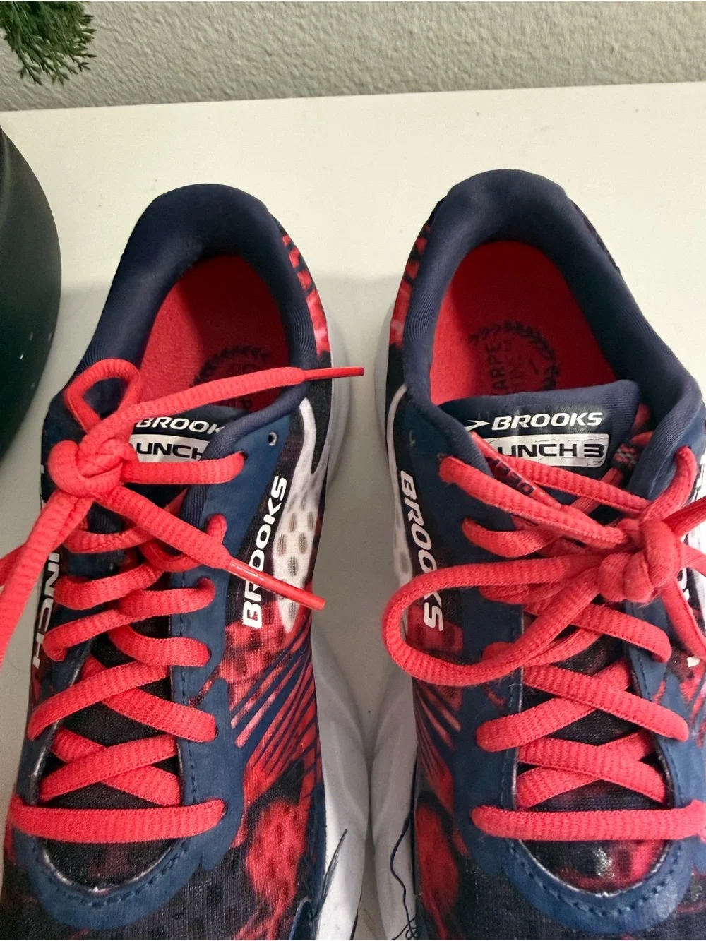 Brooks launch 3 Women size 7.5 Running Shoes - Navy with Red/Pink Accents